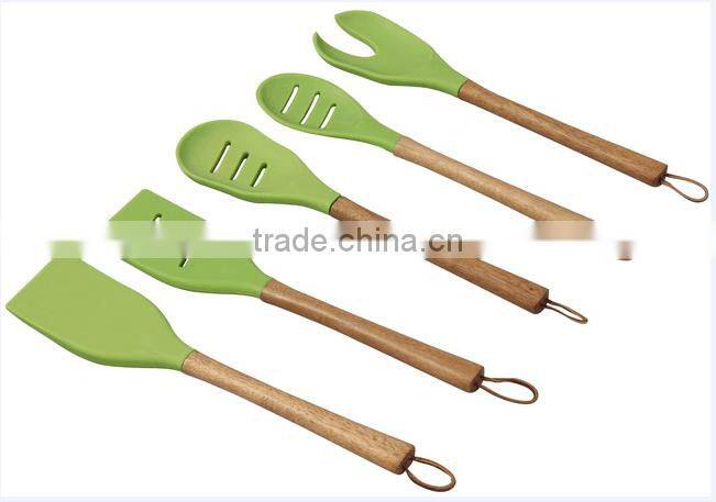Totally natural bambu kitchen utensils with silicone handle