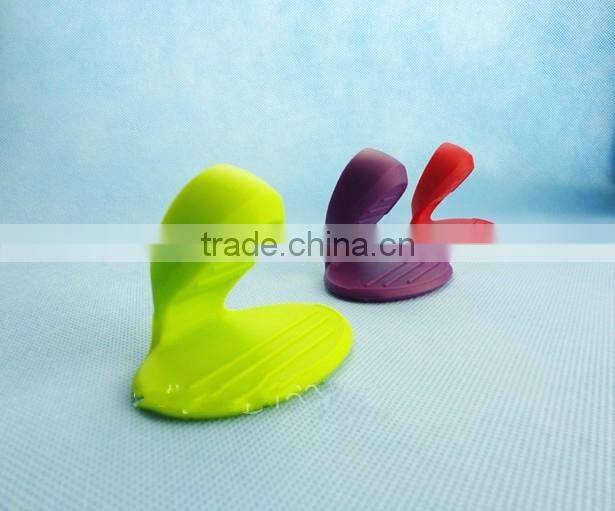 Food grade heat resistant silicone oven mitt