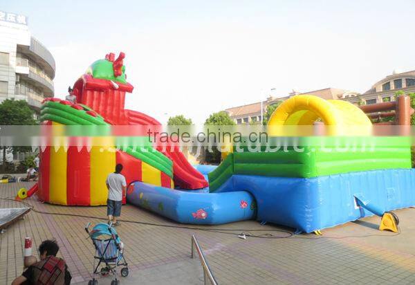 Tropical inflatable swimming pool