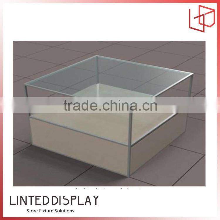 Modern glass display case for collectibles