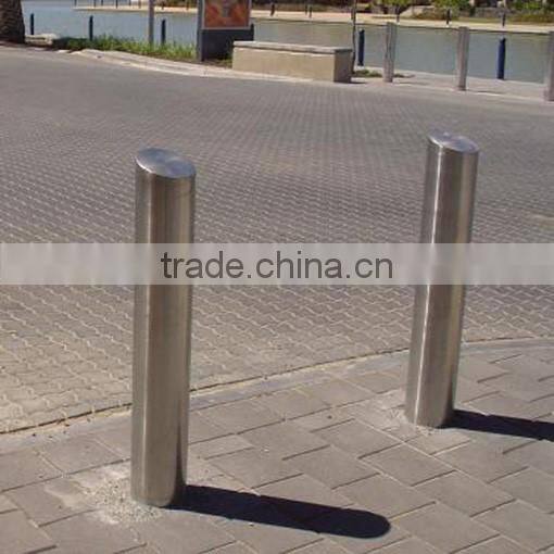 Arlau outdoor metal parking barrier