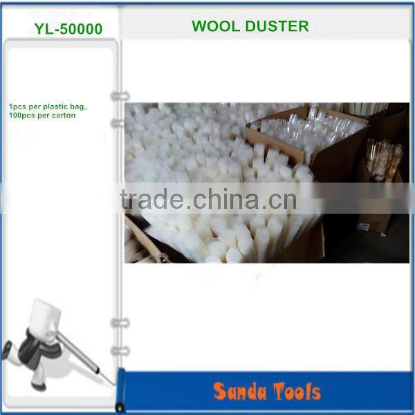 black telescopic plastic handle extends from 75cm to 110cm wool duster