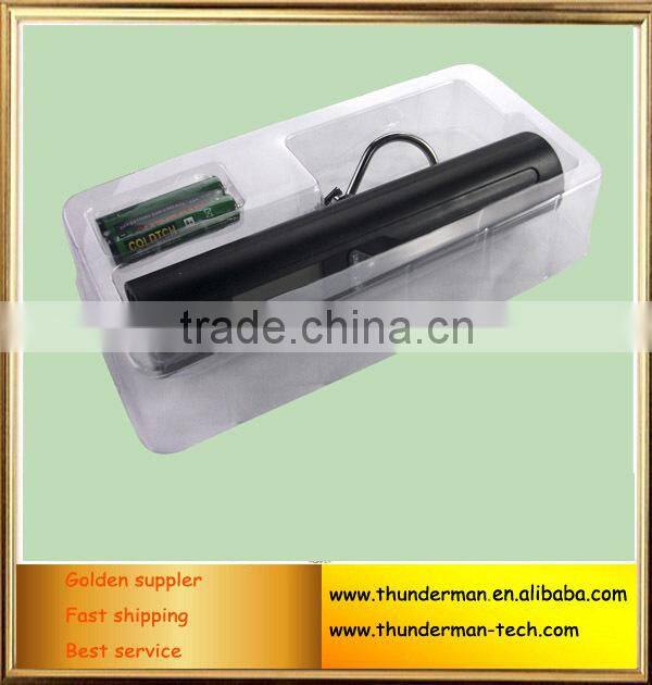 Portable digital luggage weighing scale with flashlight function