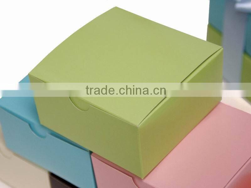 Delicate Design of white paper cake box