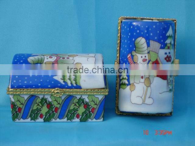 Egg shape caremic gilt jewelery box