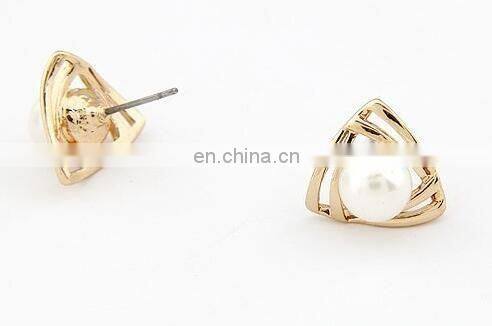 Korean jewelry sweet and romantic and lovely and generous temperament imitation pearl earring hollow Triangle earring