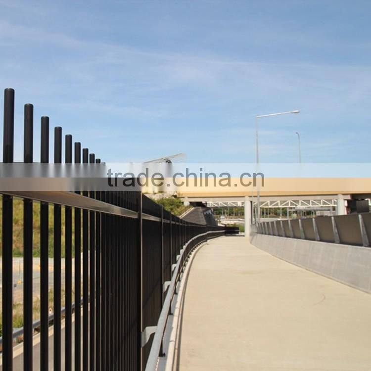 Custom height and colors and Easy installation Pedestrian fences and barriers