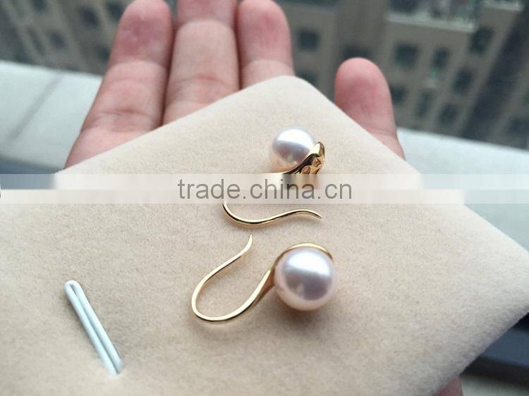 beautiful 4.5-5 mm Akoya pearl earring