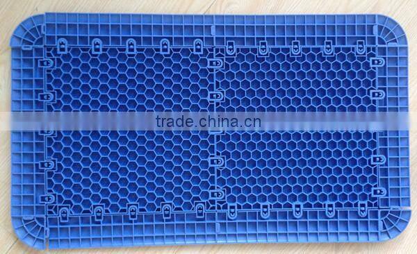 Suspended interlocking sports plastic flooring
