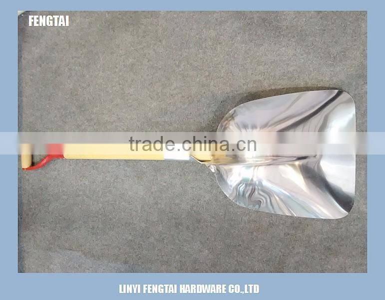 Italy Type Short Wood Handle Scoop Aluminium Snow Shovel