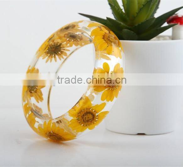 Lucite resinHandmade Real Flower Botanical Garden Resin Bangle Bracelet.