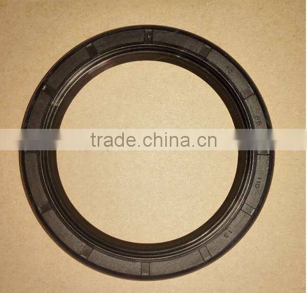 Agriculture tractor engine oil seal for crankshaft with groove