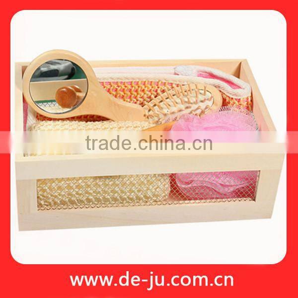 Bear Scrubber Sponge Comb Bath Set In Wood Bucket