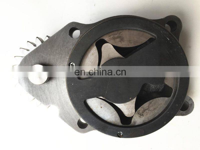 China Factory Price ISDe/QSB6.7 Diesel Engine Oil Pump 4939588