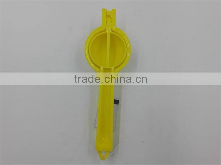 High quality plastic kitchen garlic press