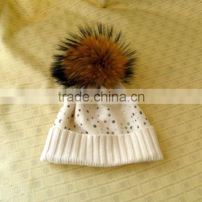 Hot Selling Knit Hat with Raccoon Fur Ball and Diamond for Fashion Ladies