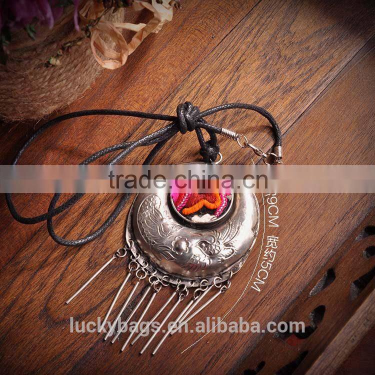 Top quality fashion lady necklace hmong embroidery necklace