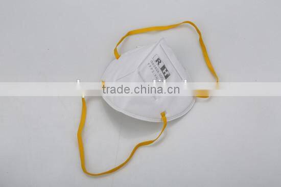 Folded N95 face mask with active carbon
