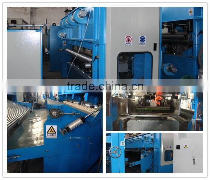 Needle punching machine, needle punched felt making machine, needle punching