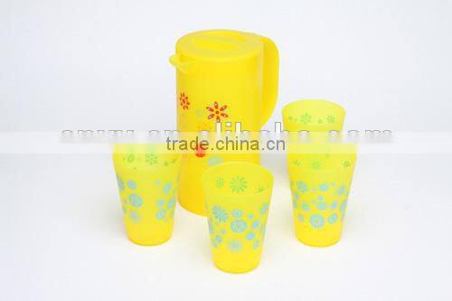 pitcher w/cups