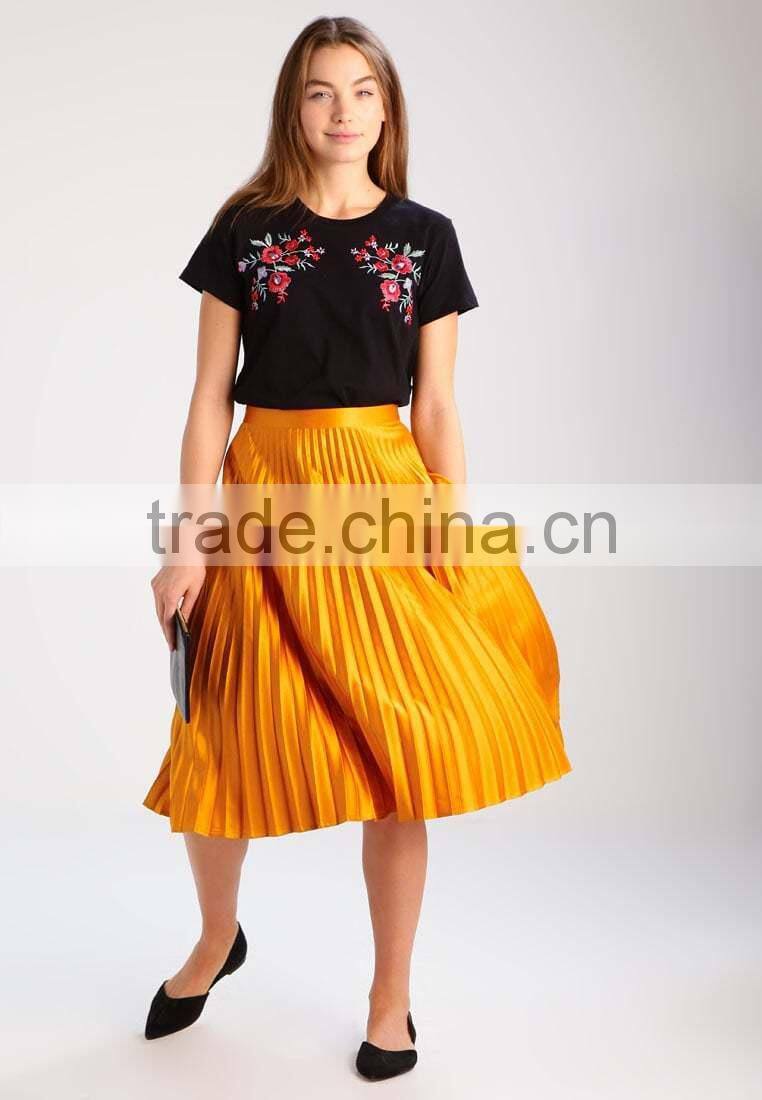 MGOO 2017 Summer Latest Design Women Short Sleeve T-Shirts Black T Shirt Embroidered With Flora