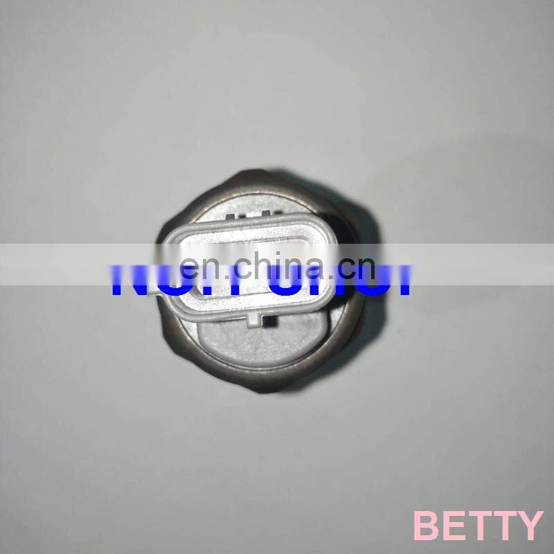 100%  original and new  part  1-80220012-0 fuel pressure sensor 499000-4441 made in jp