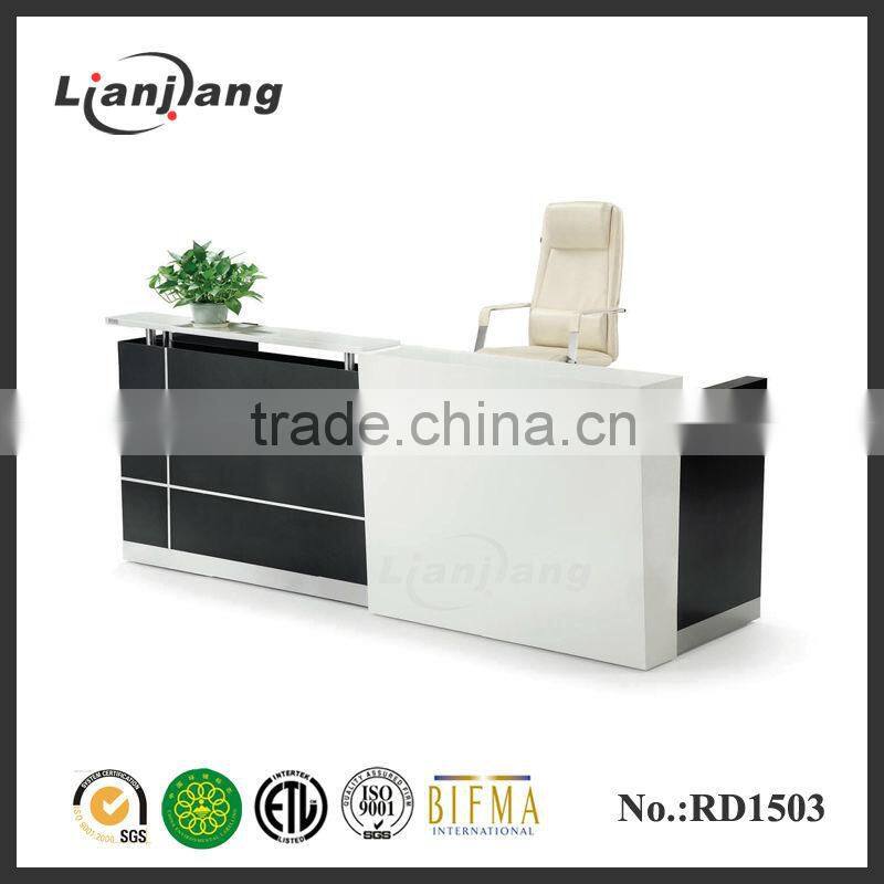Big 5 star hotel reception desk size