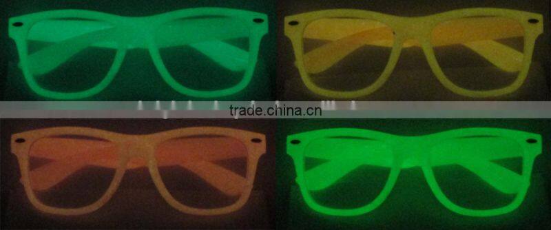 Glow in the dark sunglasses for party events