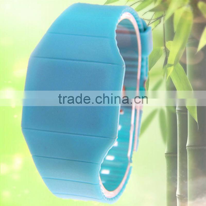 Very Low Price Low MOQ LED Silicone Electronic Girl and Boy Untra-thin Touch Screen Gift Wrist Watch