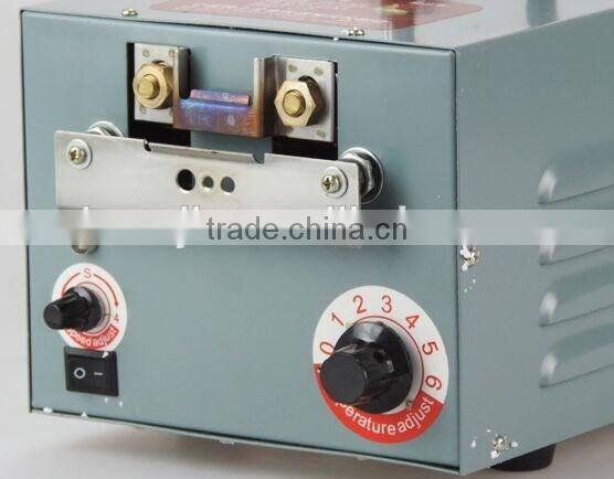 Automatic debeaking machine