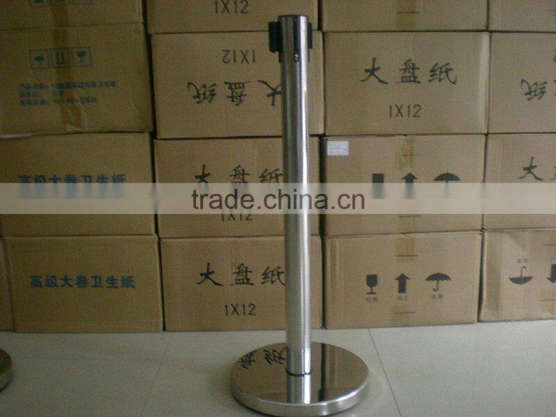 Traffic and road control crowd barrier