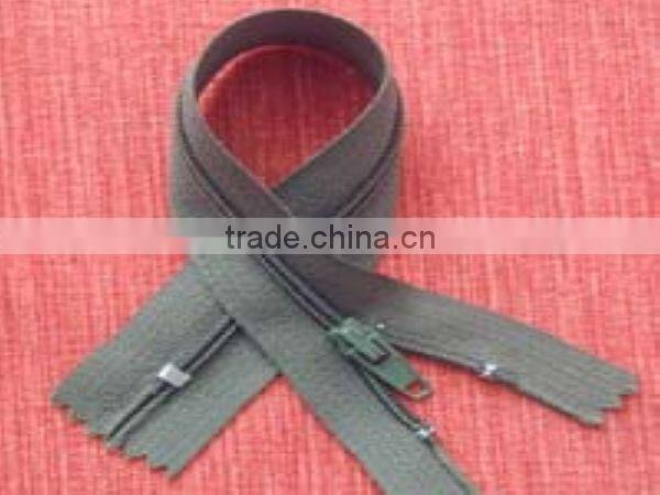Inexpensive nylon zipper