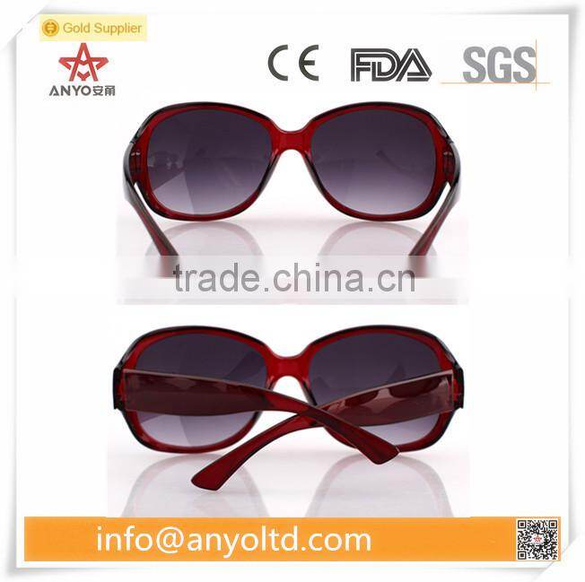 Plastic fashionable sunglasses