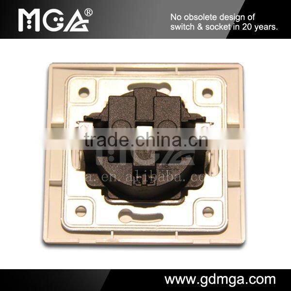 MGA Q7 Series Q-GZ3Y Schuko Socket