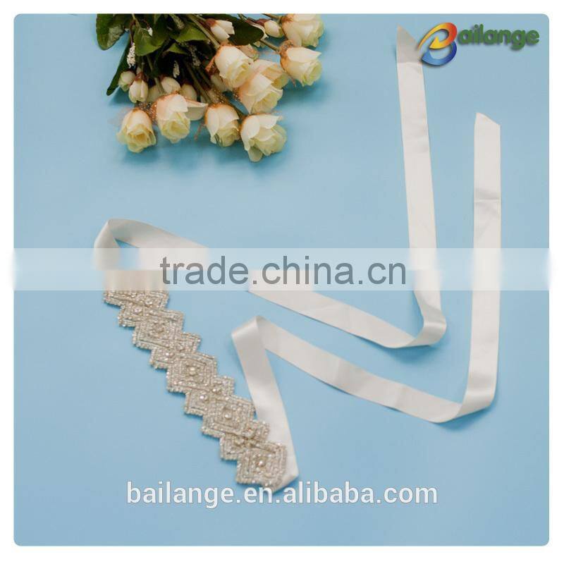 Wonderful Surprise Fashion feather shape crystal applique