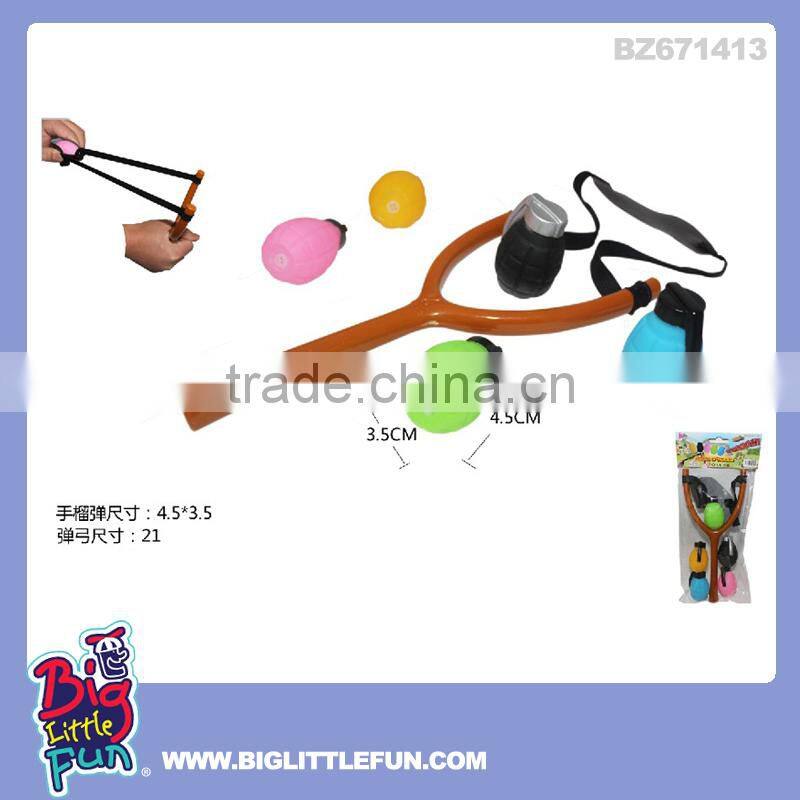 Plastic slingshot toy pig