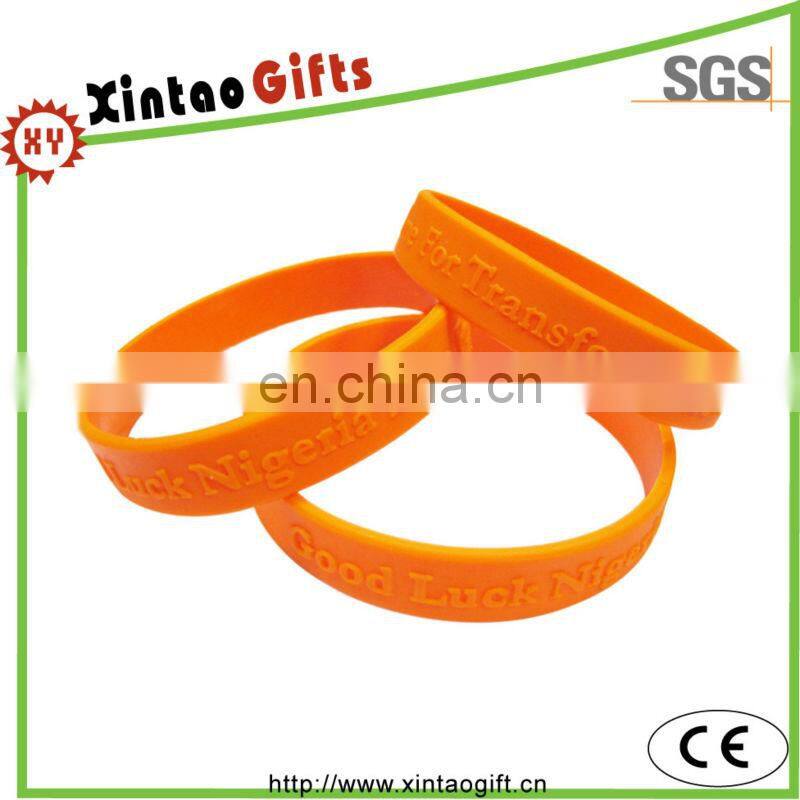 2016 Custom embossed logo rubber wrist bands
