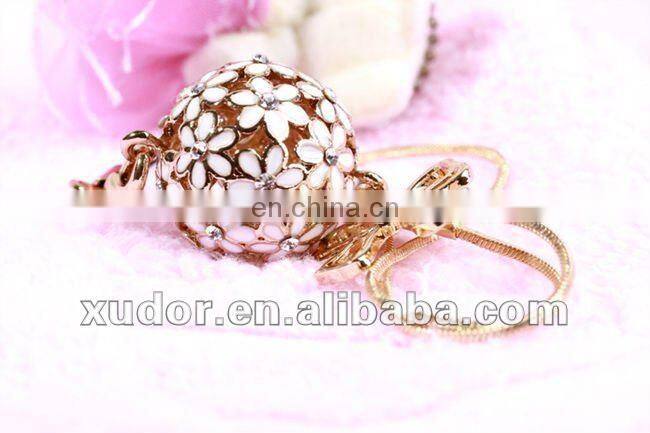 WHITE FLOWER BAG PROMOTION CELL PHONE CHARM