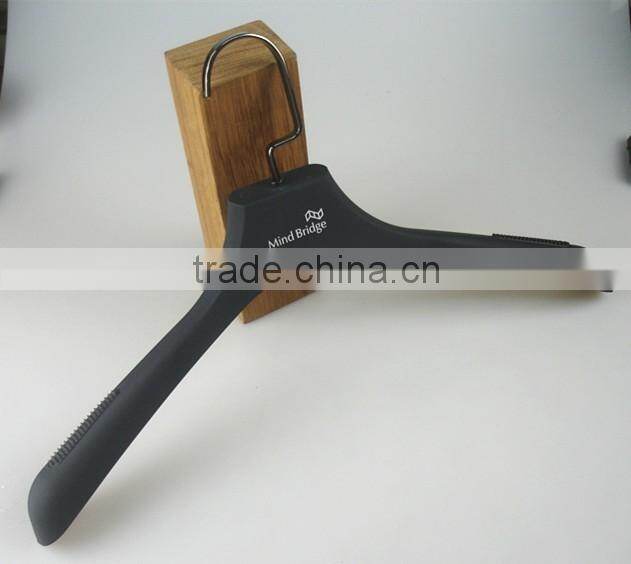 IMY-529 black jacket rubber hangers for wholesale