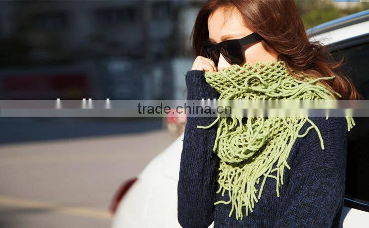 Fashion Ladies Cheap Acrylic Tassel Circle Knitted Loop Scarf