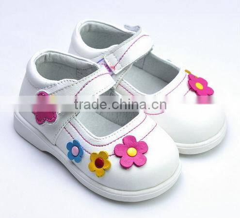 Fashion squeaky baby shoes for girls
