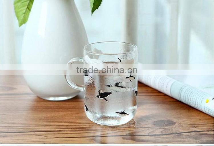 New design Christmas gift polar pattern glass polar bear penguin cup