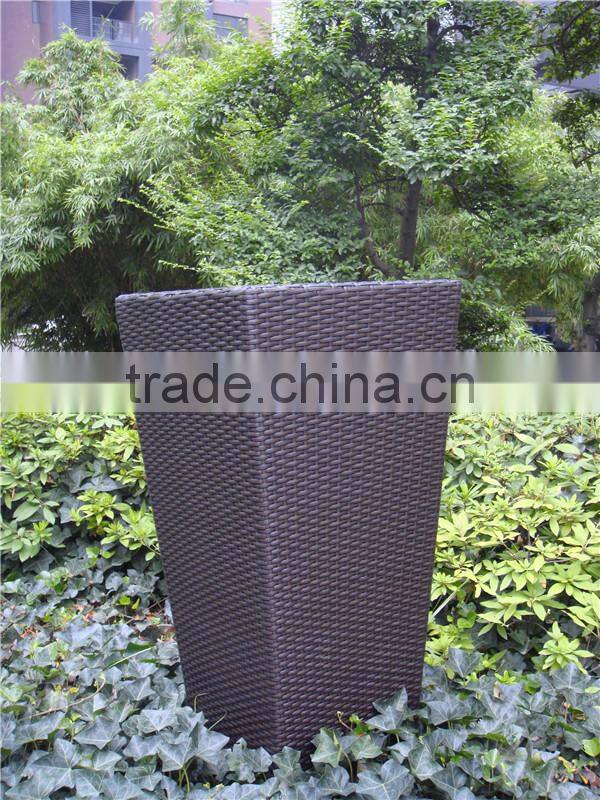 Wicker outdoor garden flower pot set