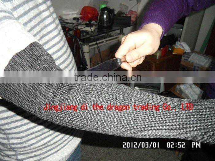 The arm-the self-defense cut armor and cut down the arm and arm cut the knife fight scratch