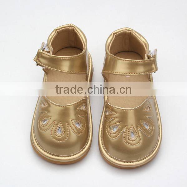 Wholesale handmade kids shoes with sound shoes for children