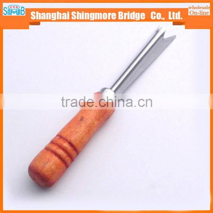 hot sales stainless steel pineapple peeler with wooden handle in low price