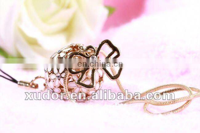 WHITE FLOWER BAG PROMOTION CELL PHONE CHARM