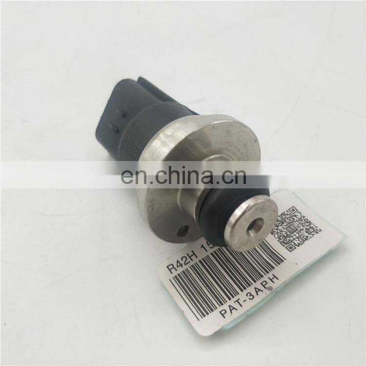 PAT Fuel Pressure Sensor OEM MR560127, E1T18871 For Montero Pajero