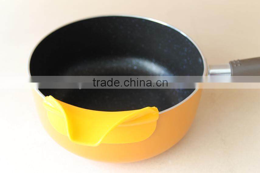 Silicone Slip-On Pour Spout, Plastic Pour Spout