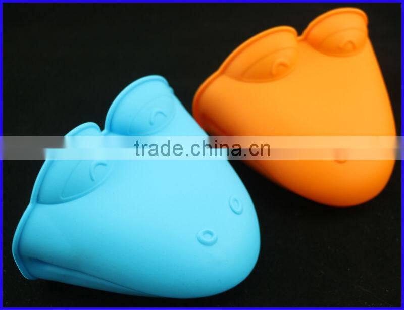 Lovely Cut Dog Shaped Gloven Oven Gloves